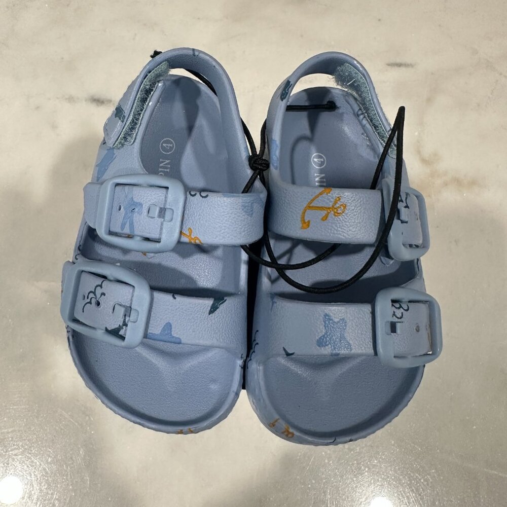 NWOT Kids Blue Buckle Sandals with Shark Graphics – Size 4